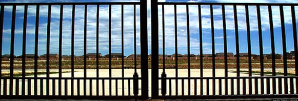 wall_of_gated_community_plano_texas_near_dallas_photo_by_dean_terry